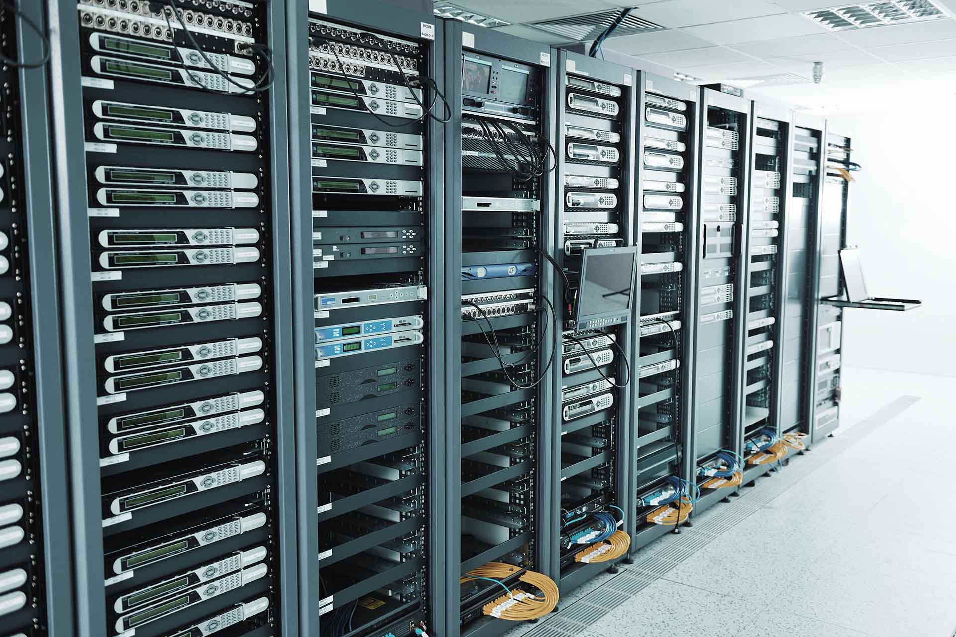 Szerverek üzemeltetése és bővítése